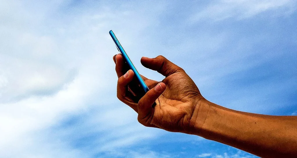 Starlink Mobile spectrum SpaceX Buys 800MHz Spectrum Take Carriers