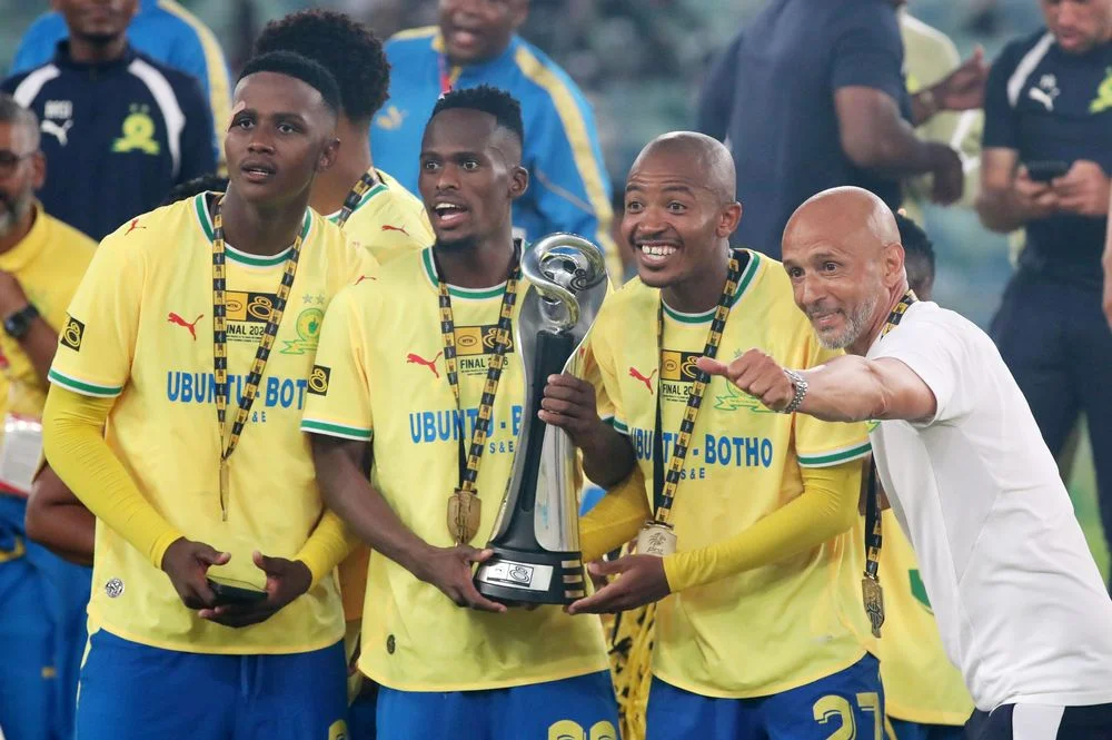 Vuyo Mere Sundowns Sundowns Legend Vuyo Mere Backs Club